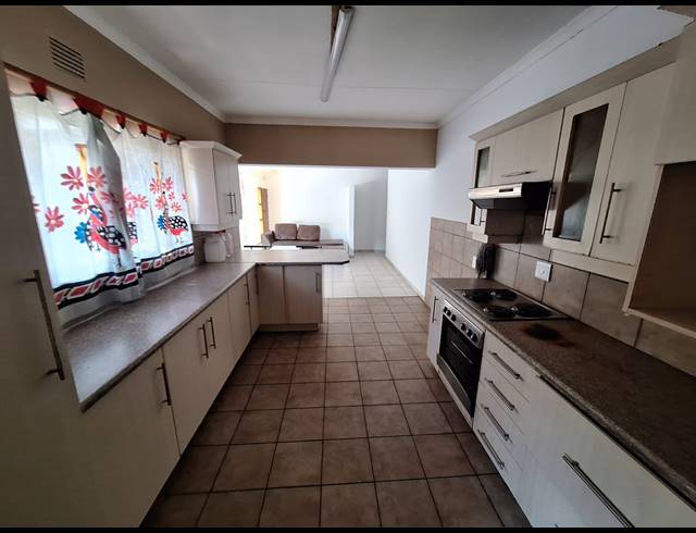 4 BEDROOM HOUSE FOR SALE IN VANDERBIJLPARK SE 6